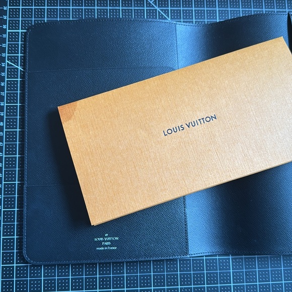 Louis Vuitton Desk Agenda Cover A5 insert size, Damier Black - Picture 8 of 13